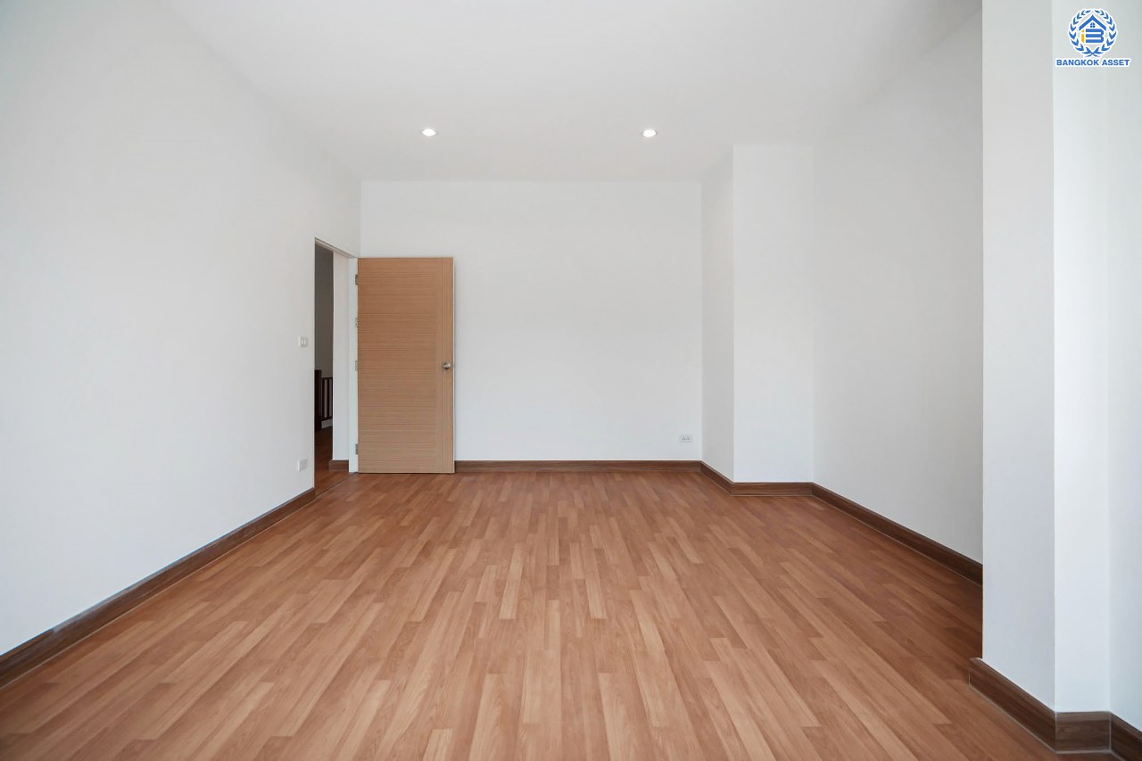 บ้านมือสองตกแต่งใหม่ โครงการ มณธานี บางแค หลังมุม ดีไซน์หรูหรา เนื้อที่ 66.6 ตร.ว. ฟังก์ชัน 3 ห้องนอน 3 ห้องน้ำ จอดรถได้ 2 คัน บนทำเลเดินทางสะดวก เชื่อมต่อหลายเส้นทาง ใกล้เดอะมอลล์บางแค ทางด่วน "กาญจนาภิเษก" และรถไฟฟ้า "สถานีหลักสอง"